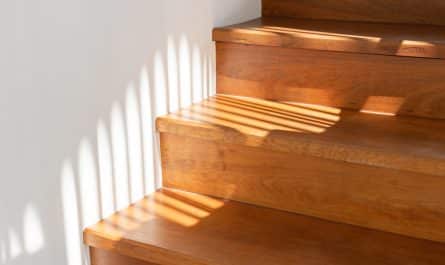 escalier en bois entretenu